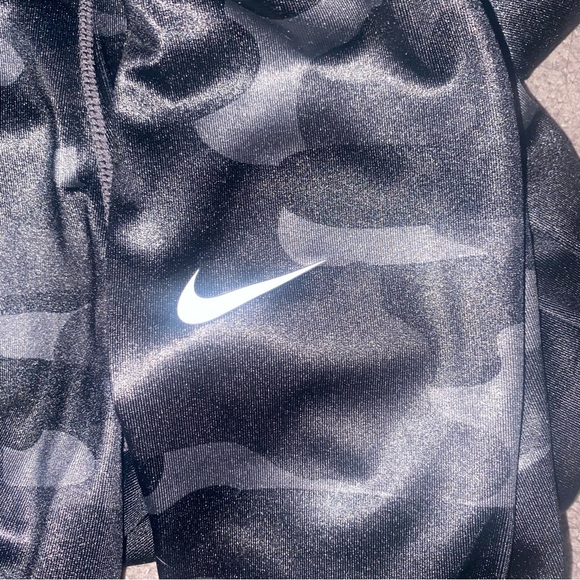 women’s camo nike leggings - Picture 2 of 2